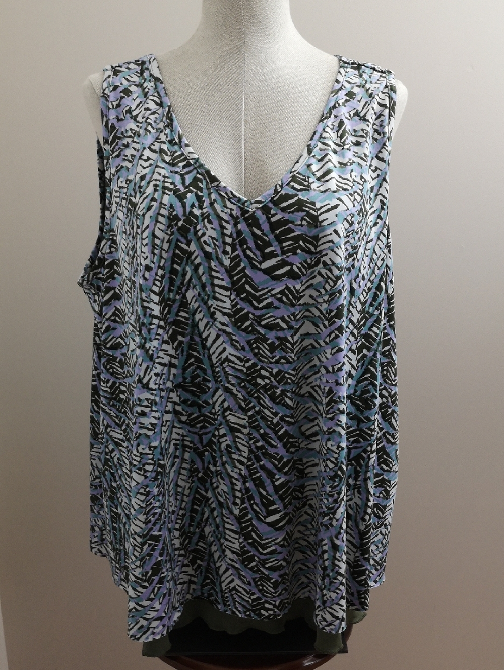 Penningtons Abstract Print Sleeveless Top - Size 2X